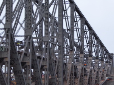   Quebec Bridge Eisenbahn- und Straßenbrücke über den Sankt-Lorenz-StromQuebec  City Quebec Bridge  987 m lang 