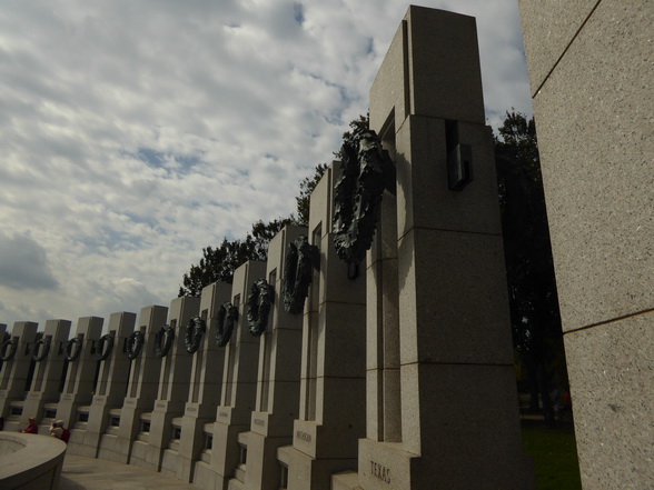   Washington world war monument and fountainWashington world war monument and fountain