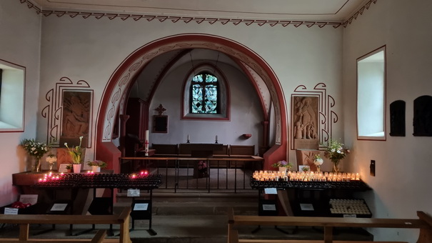 Weinfelder Maar (Totenmaar)  Kapelle und der angeschlossene Friedhof