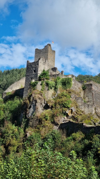 Manderscheid  Burgen 2 Manderscheider  bUrgen Niederburg 