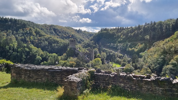 Manderscheid  Burgen 2 Manderscheider  bUrgen Oberburg