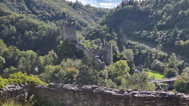 Manderscheid  Burgen 2 Manderscheider  bUrgen Oberburg