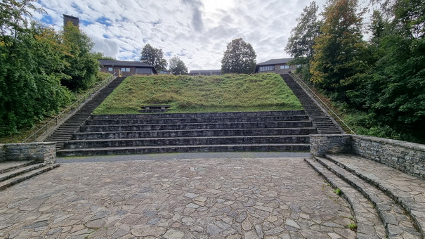 Vogelsang Eifel Urfttalsperre auf dem Berg Erpenscheid Sportstätten Ertüchtigungswiese 