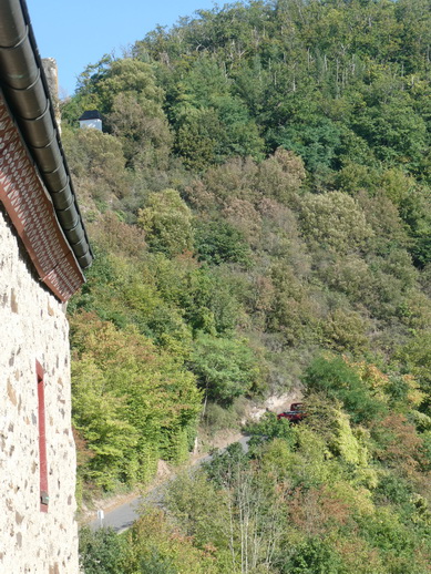 Burg Eltz im Tal der Elz