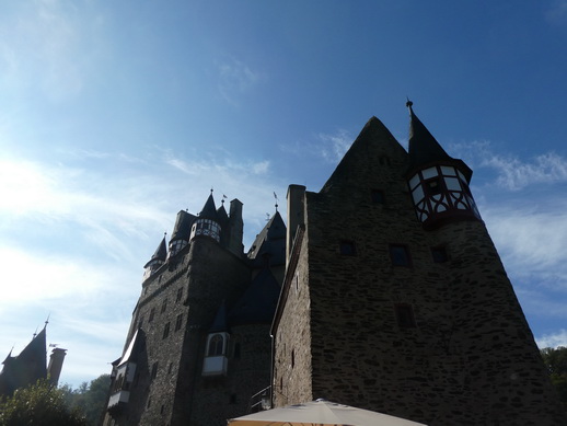 Burg Eltz im Tal der Elz