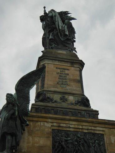 Weinberge Nierderwalddenkmal Seilbahn Assmannshausen Rüdesheim am Rhein