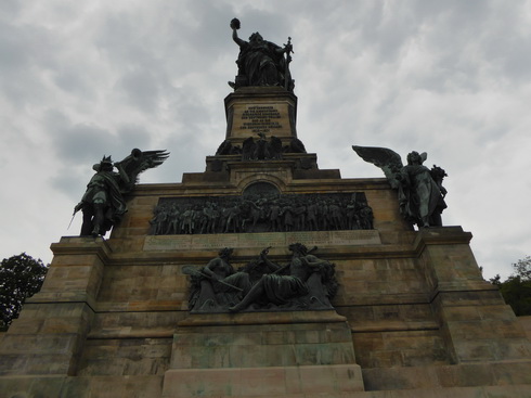 Weinberge Nierderwalddenkmal Seilbahn Assmannshausen Rüdesheim am Rhein