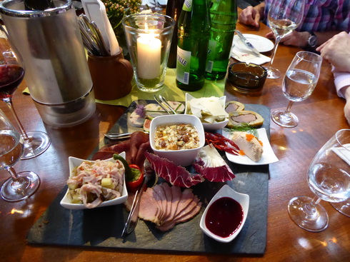 Rüdesheim am Rhein Restaurant Openair dance Rüdesheimer Schloss Hessische Tapas