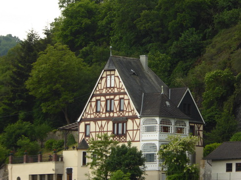 Mit dem Schiff Stolzenfels von Braubach nach  Rüdesheim   