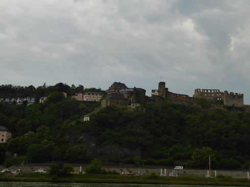 Mit dem Schiff Stolzenfels von Braubach nach  Rüdesheim   