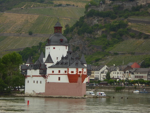 Burg Pfalzgrafenstein Zollburg mitten im Rhein