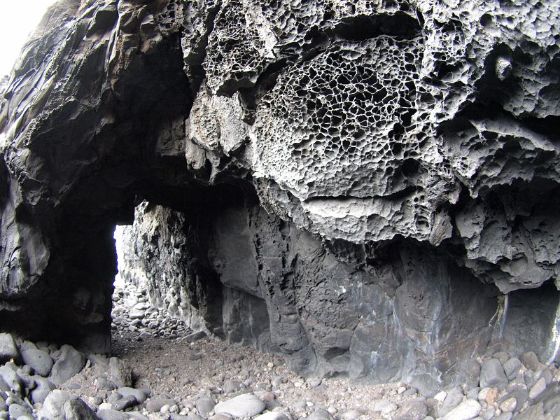   Charco Azul (blauer Teich) ist ein von Felsen gesicherter BadeplatzCharco Azul (blauer Teich) ist ein von Felsen gesicherter Badeplatz