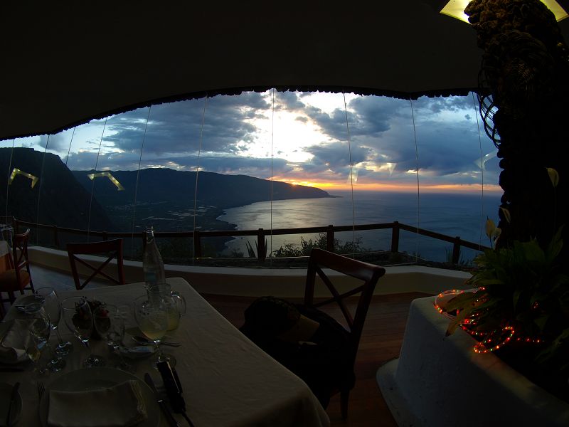 Mirador de la Pena + Pena Restaurant wurde 1989 vom Knstler Csar Manrique entwickelt Lavaarchitektur