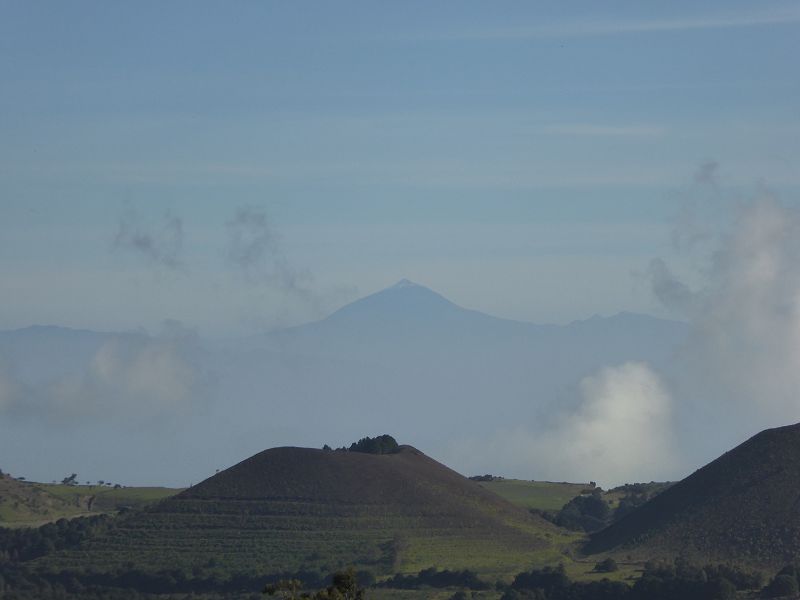 Guarazoca  im Hintergrund der Teide auf Teneriffa