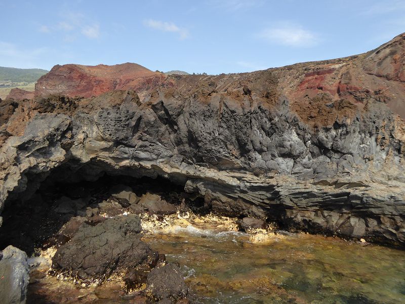 El Hierro Tacoron  Sdkste Naturschwimmbecken Blick nach Faro de Orchilla 