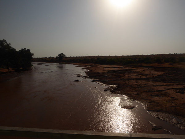 crossing ewaso nyrio