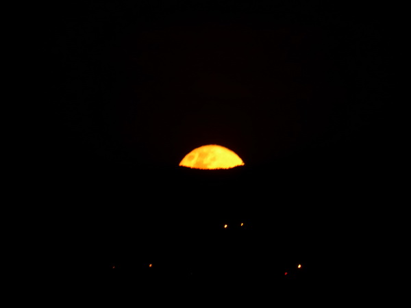 Sweetwaters  Kenia  National Park Hotel Sweetwaters Serena Camp, Mount Kenya National Park: moonrise