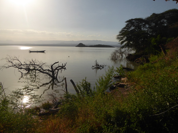  Kenia  Lake Baringo Island Camp down to the jetty