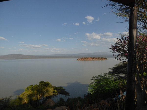  Kenia  Lake Baringo Island Camp down to the jetty