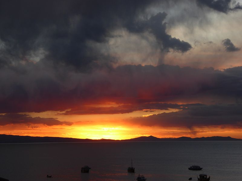   Bolivien  Copacabana  Lago Titicaca Titicacasee Cerro Calvario Porto SundownerBolivien  Copacabana  Lago Titicaca Titicacasee Cerro Calvario