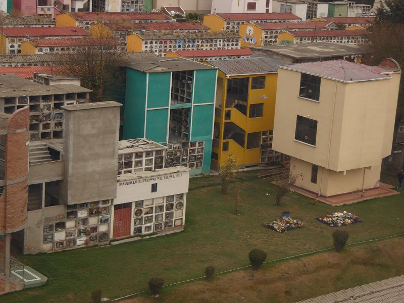 La Paz mit Seilbahn über Friedhof  Teleferico Hochhausfriedhof Ajayuni