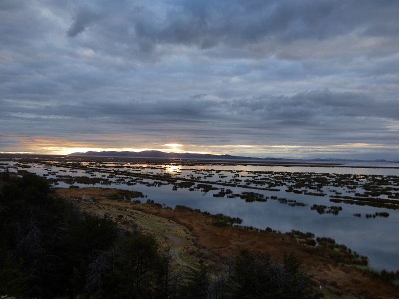 Lago Titicaca Titicacasee Schilfinsel Uros Sonnenaufgang 