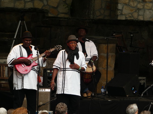   Culturele Karavaan voor de Vrede (Mali) Terakraft + Ali Farka Toure Culturele Karavaan voor de Vrede (Mali) Terakraft  + Ali Farka Toure 