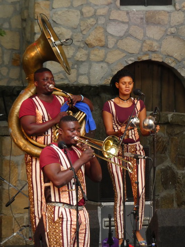 La fanfare Eyo'nlé   Eyo'nlé Brass Band  BeninLa fanfare Eyo'nlé   Eyo'nlé Brass Band  Benin