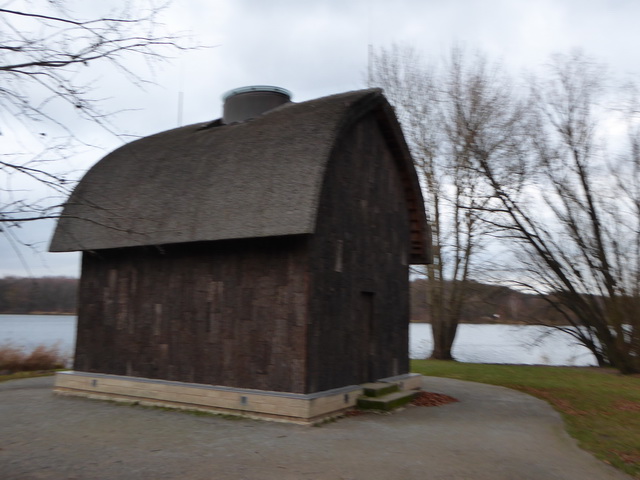 Uhuhaus mit Holzschildeln