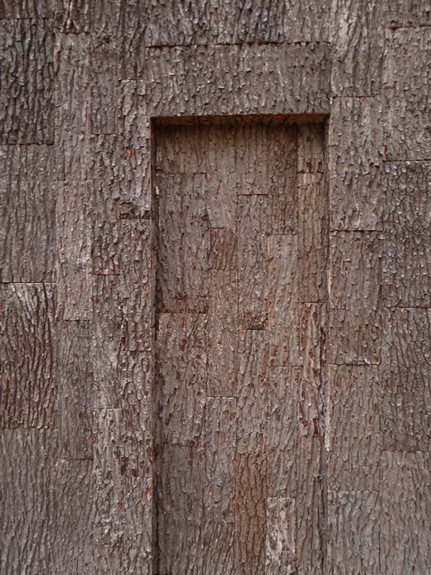 Uhuhaus mit Holzschildeln