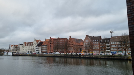 Lübeck PuppenbrückeLübeck Traveufer gegenüber Raddisson  