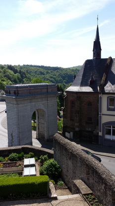 Weilburg an der Lahn  Schiffstunnel Schloss Kettenbrücke Rollschiff  Kanu Eisenbahn