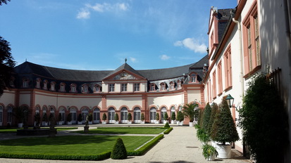 Weilburg an der Lahn Schifftunnel Schloss Kettenbrücke Rollschiff  Kanu Eisenbahn