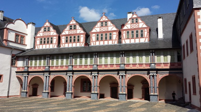 Weilburg an der Lahn Schifftunnel Schloss Kettenbrücke Rollschiff  Kanu Eisenbahn