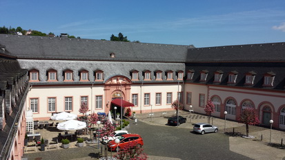 Weilburg an der Lahn Schifftunnel Schloss Kettenbrücke Rollschiff  Kanu Eisenbahn