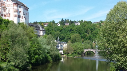 Weilburg an der Lahn Schifftunnel Schloss Kettenbrücke Rollschiff  Kanu  Löwe von Nassau 