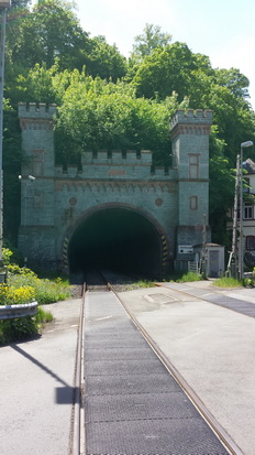 Weilburg an der Lahn Schifftunnel Schloss Kettenbrücke Rollschiff  Kanu Eisenbahn