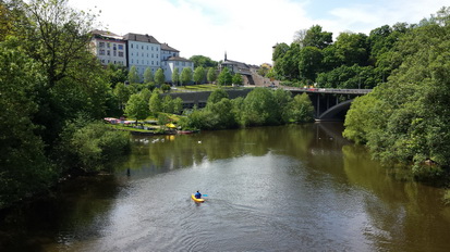 Weilburg an der Lahn Schifftunnel Schloss Kettenbrücke Rollschiff  Kanu Eisenbahntunnel