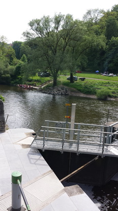 Weilburg an der Lahn Schifftunnel Schloss Kettenbrücke Rollschiff  Kanu Eisenbahn