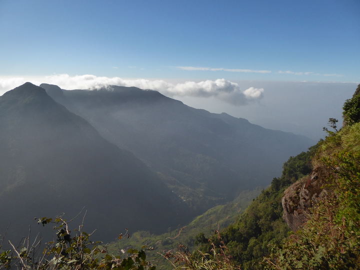 Trekking to Great World's End Drop Hortons Plains Nuwara Eliya Trekking to  Great World's End Drop Hortons Plains  Nuwara Eliya 