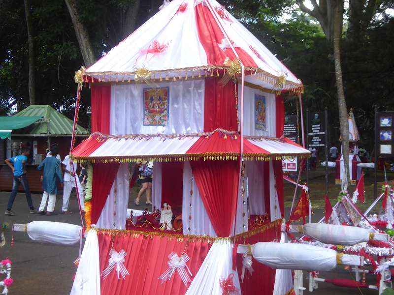 Mauritius Indische Stupas und Tempel Shiwa Tree Maha Shivaratree