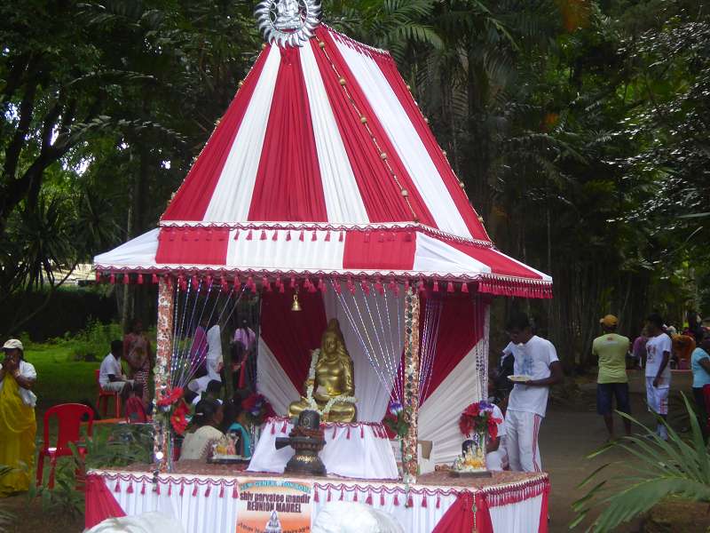 Mauritius Indische Stupas und Tempel Shiwa Tree Maha Shivaratree