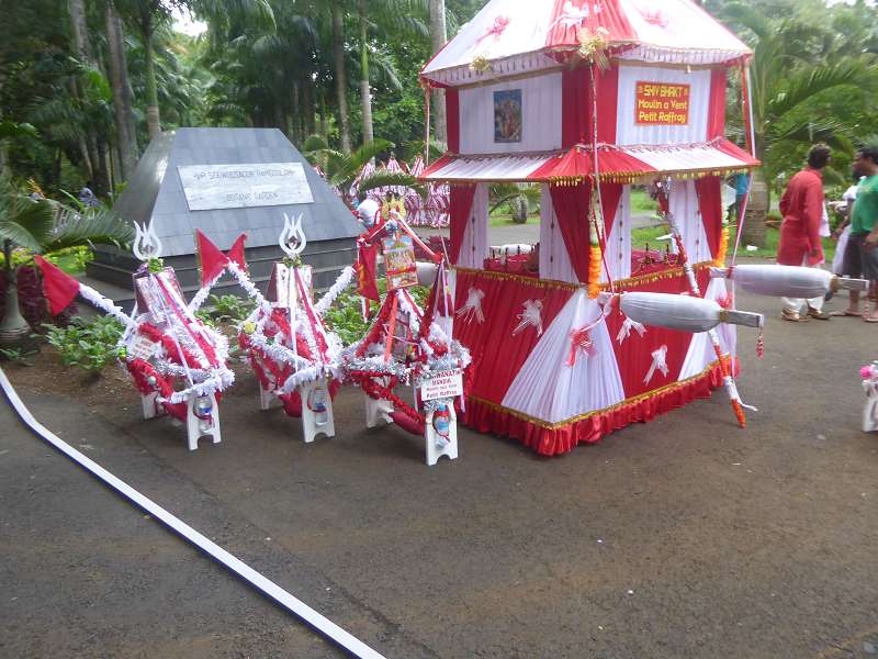 Mauritius Indische Stupas und Tempel Shiwa Tree Maha Shivaratree